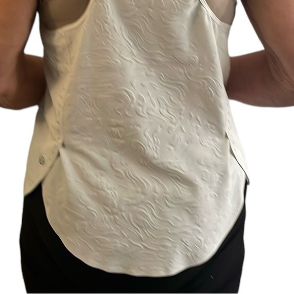 2/$15 3/$20🌹 Lululemon racer back running shirt with reflective dots size - Picture 4 of 7